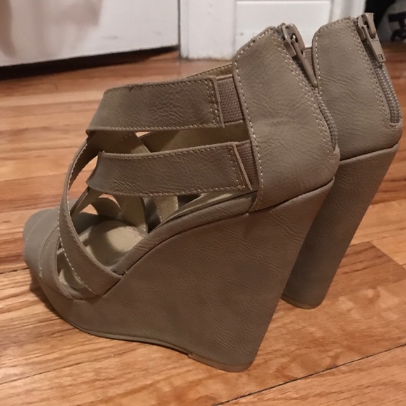 NWOB Taupe wedges size 8.5 (EUR 39) - Picture 4 of 7